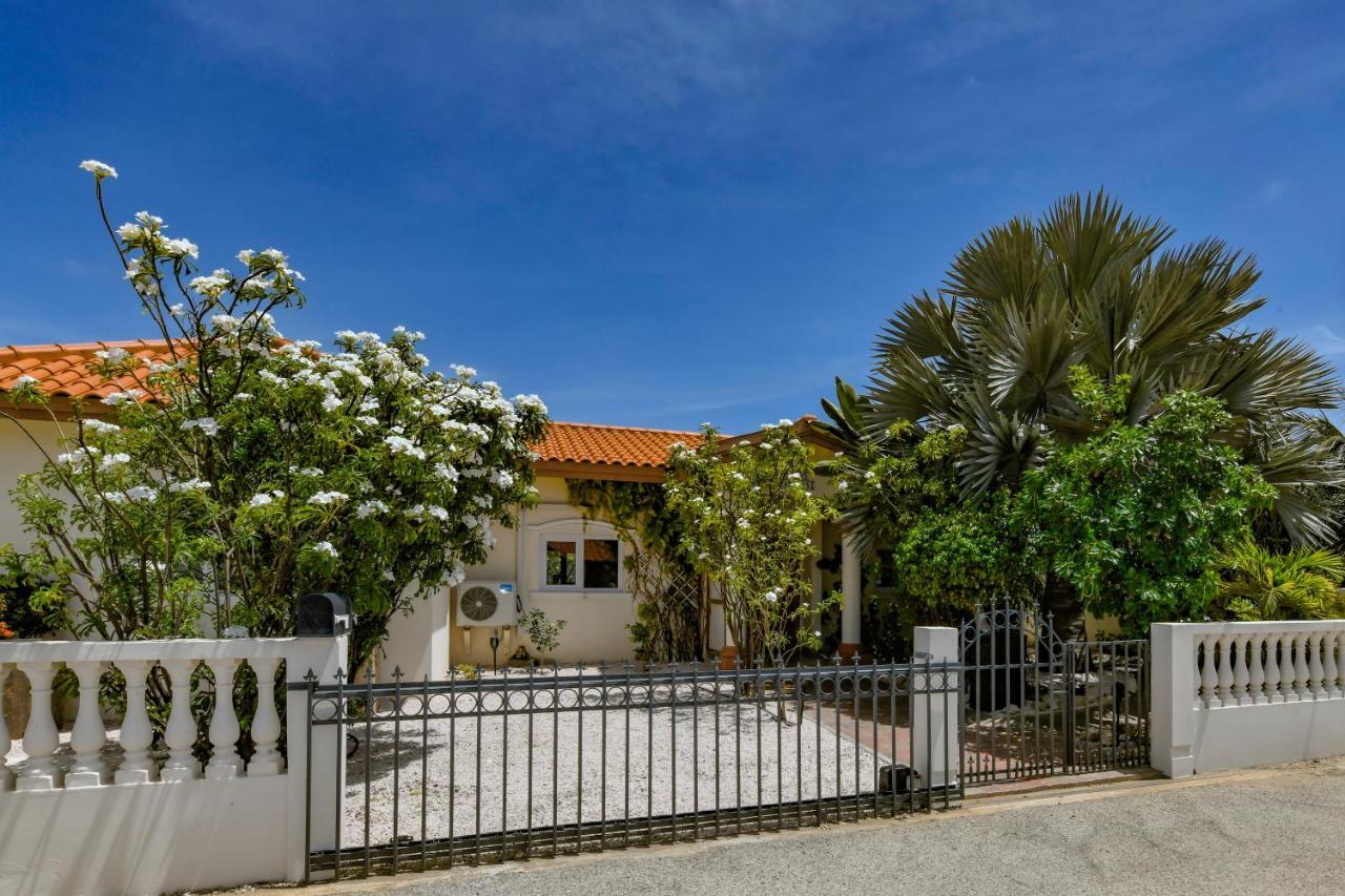 Villa Swiss Paradise With Private Pool Palm Beach Eksteriør bilde